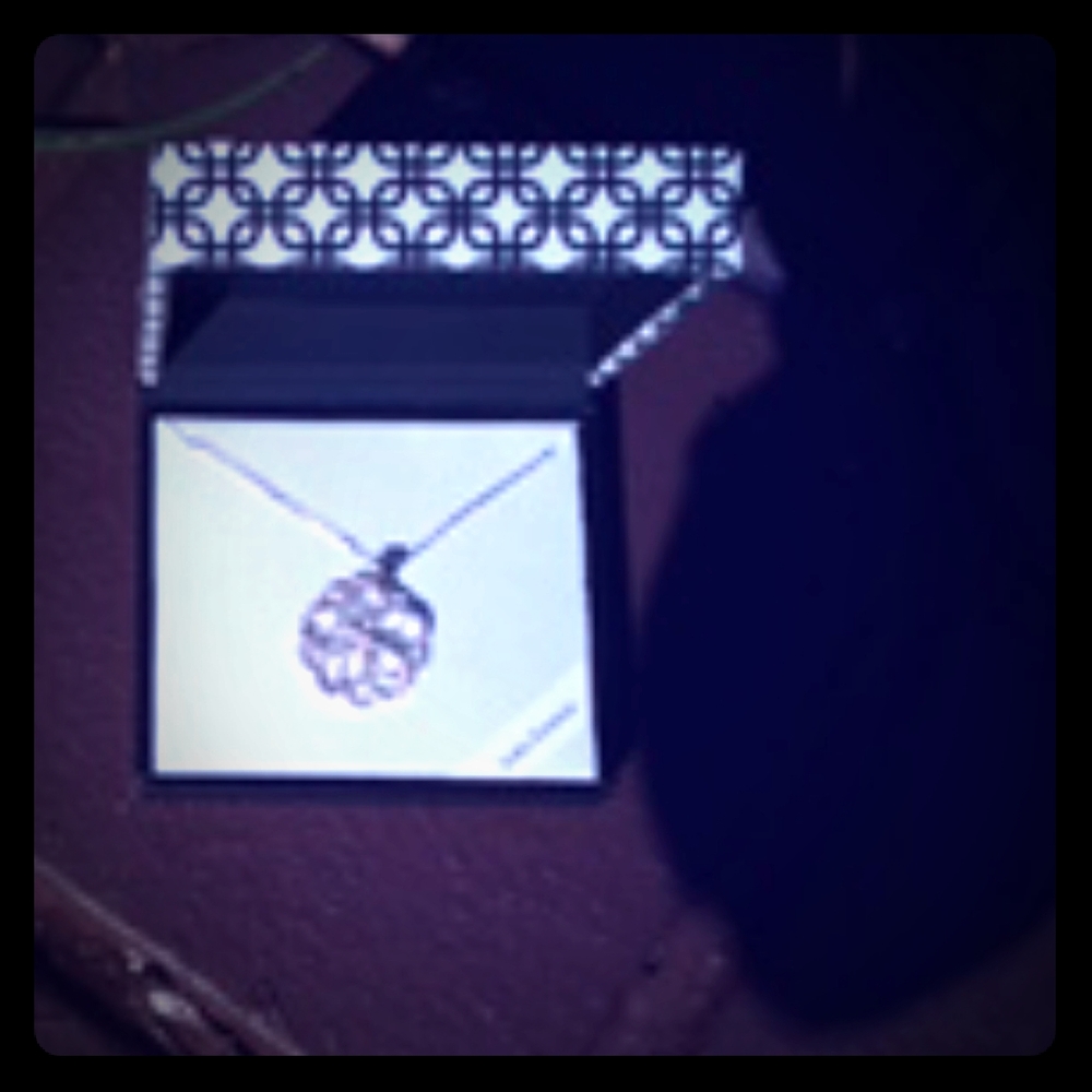 Silver cubic zirconia necklace/pendant